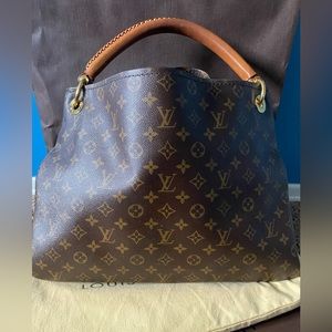 Louis Vuitton MM Arsty Monogram Bag